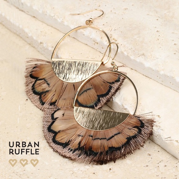 Jewelry - LAST PAIR‼️ Boho Feather & Brushed Metal Earrings